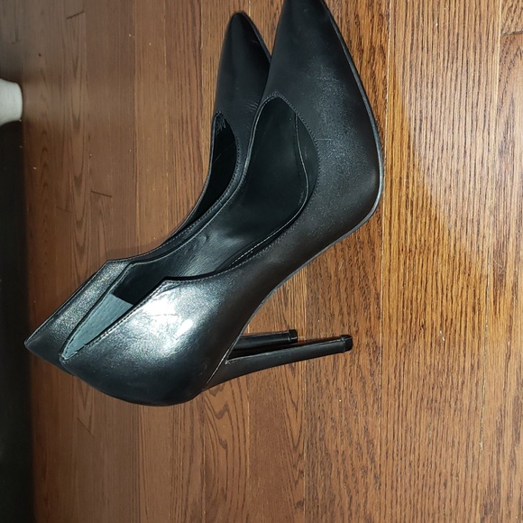 Kendall + Kylie Black Heels - Picture 5 of 12